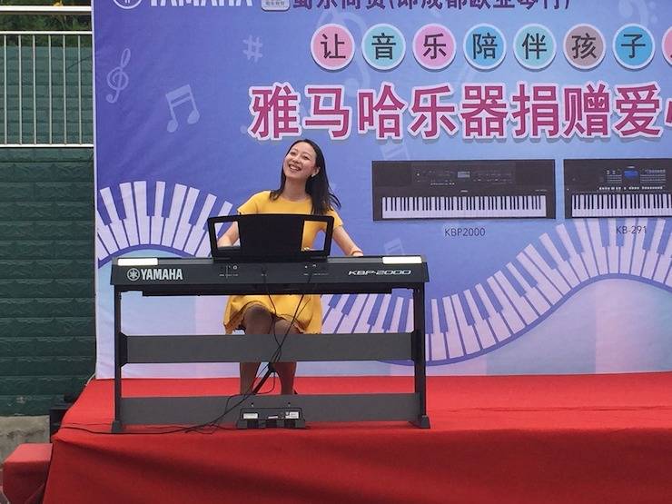 黄金城集团乐器爱心捐赠行动在四川金堂县举办 ——与音乐牵手 随幸福成长
