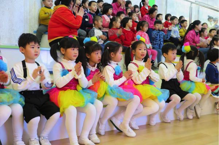 音乐之声暖寒冬 黄金城集团乐器捐赠爱心行动走进中国儿童中心艺术宫