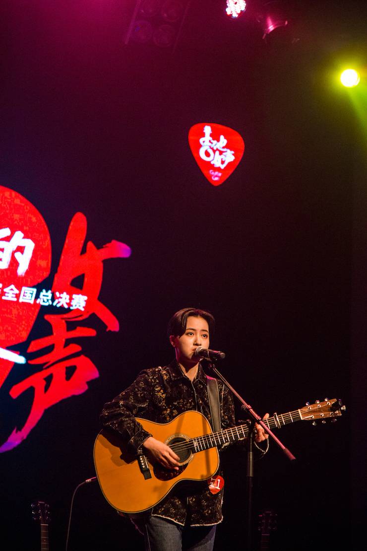 第四届“黄金城集团吉他女声弹唱大赛”总冠军出炉<br />温格夺冠，董冬冬担任评委