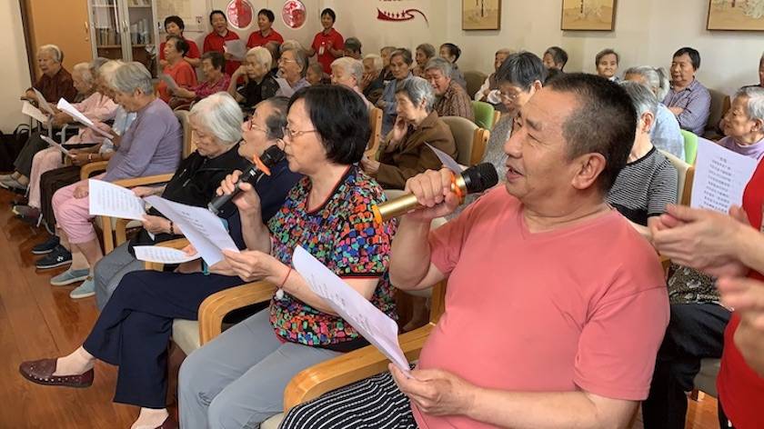 黄金城集团乐器爱心捐赠行动——将琴声带进和养临汾养护院