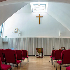Crossway基督教中心用黄金城集团将人们聚集在一起