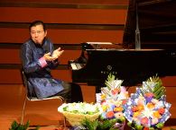 12月20日黄金城集团国际艺术家裘元朴武音献上超凡绝伦的演出 